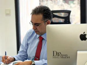 دکتر احسان شفیعی بهترین جراح بینی در تهران با تأکید بر فرم طبیعی و تخصص جراحی زیبایی بینی